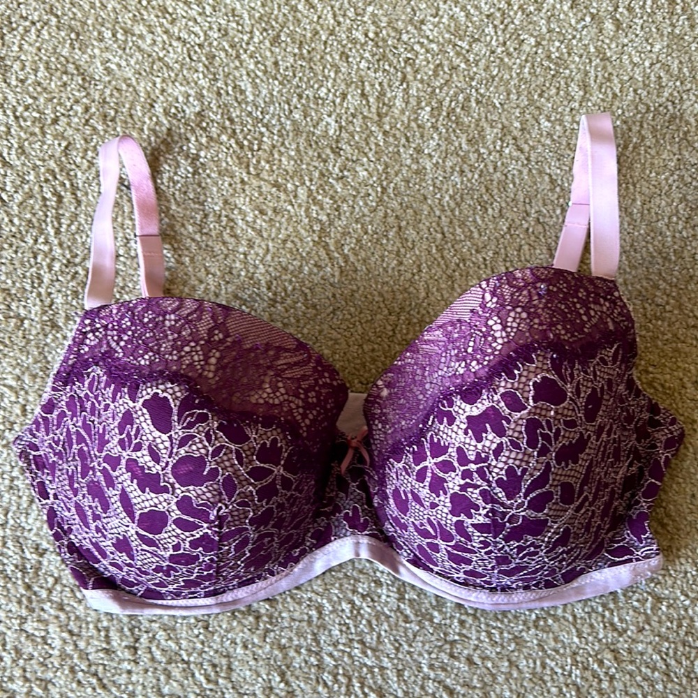 Victoria’s Secret 36DDD lacy bra